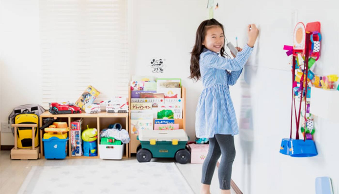 使用琺瑯內裝材琺瑯壁板在牆壁上隨心所欲畫畫也可以